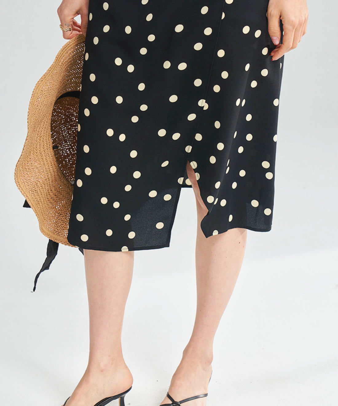 ドットVネックラップワンピース