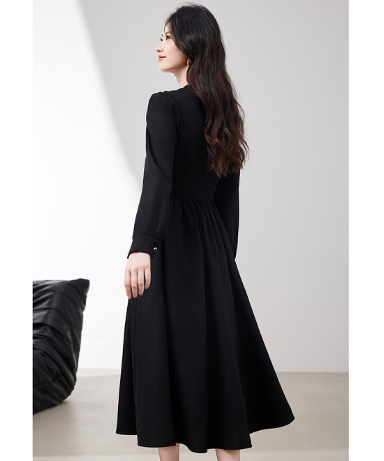 カットアウトニットワンピース