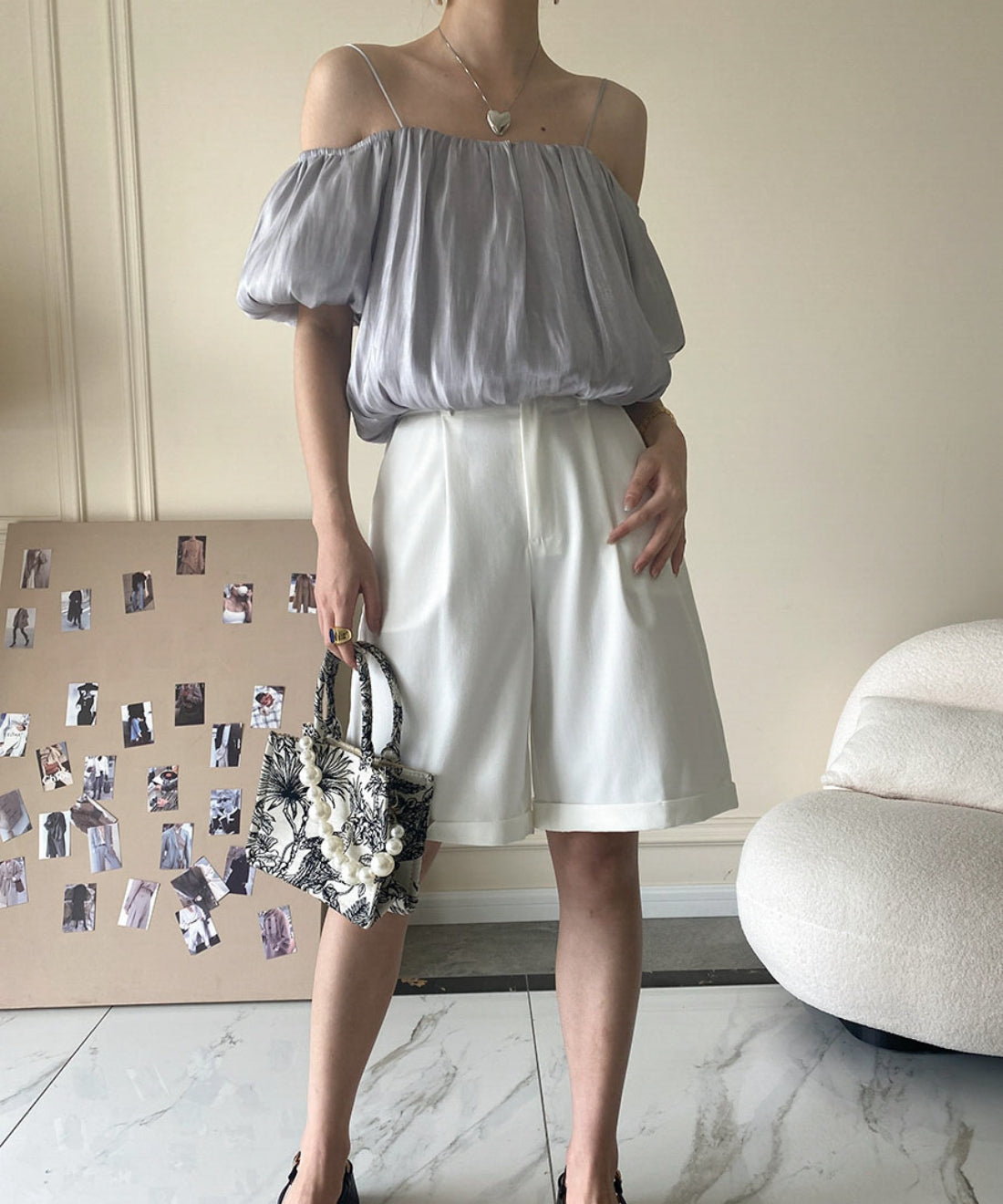 オフショルダーパフスリーブシャイニーブラウス