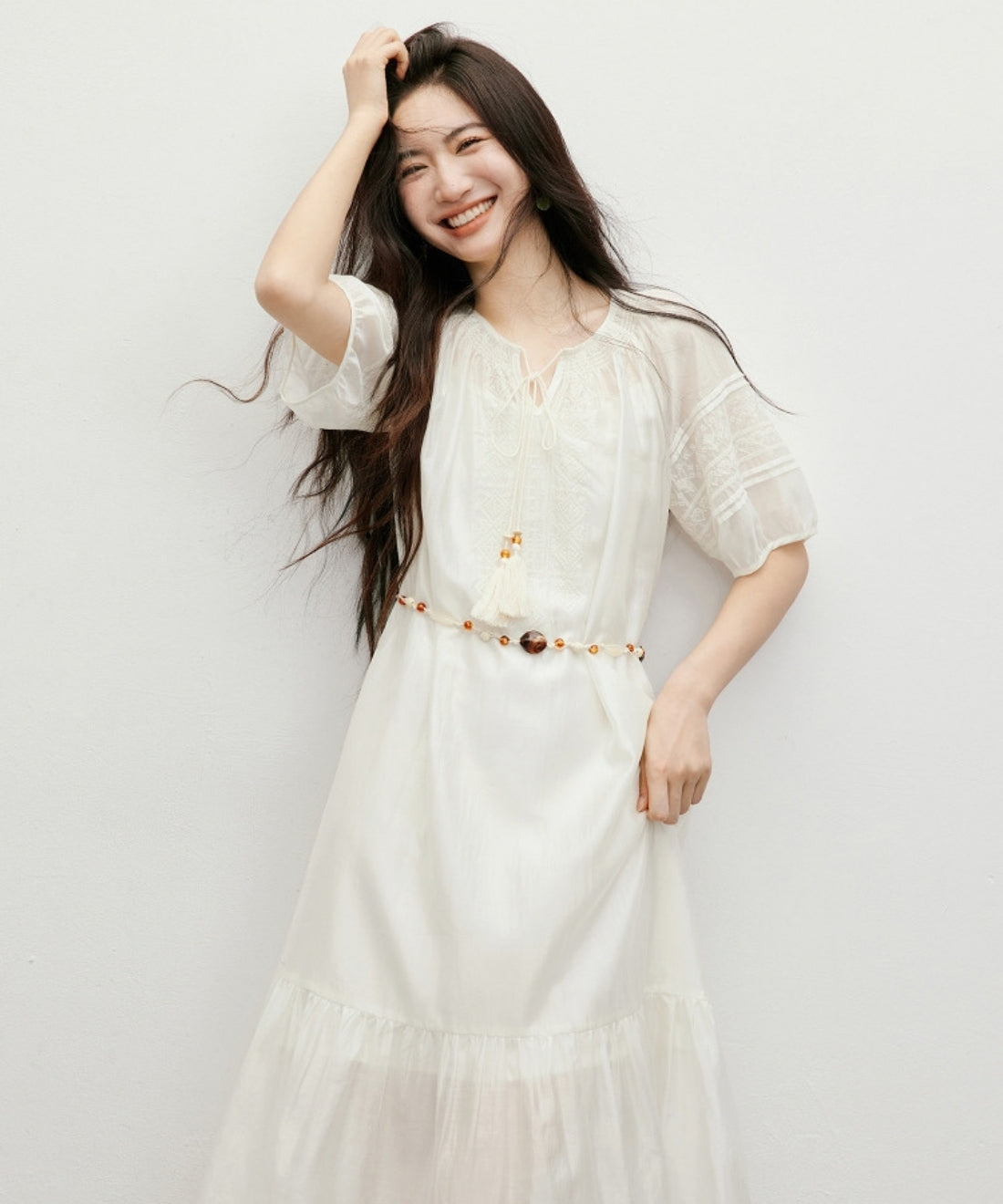 シンプルエンブロイダリーワンピース