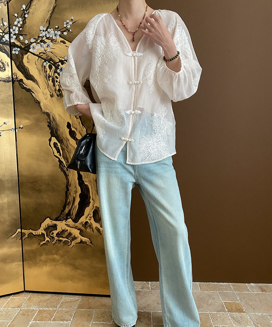 チャイナ風Vネック刺繍ブラウス