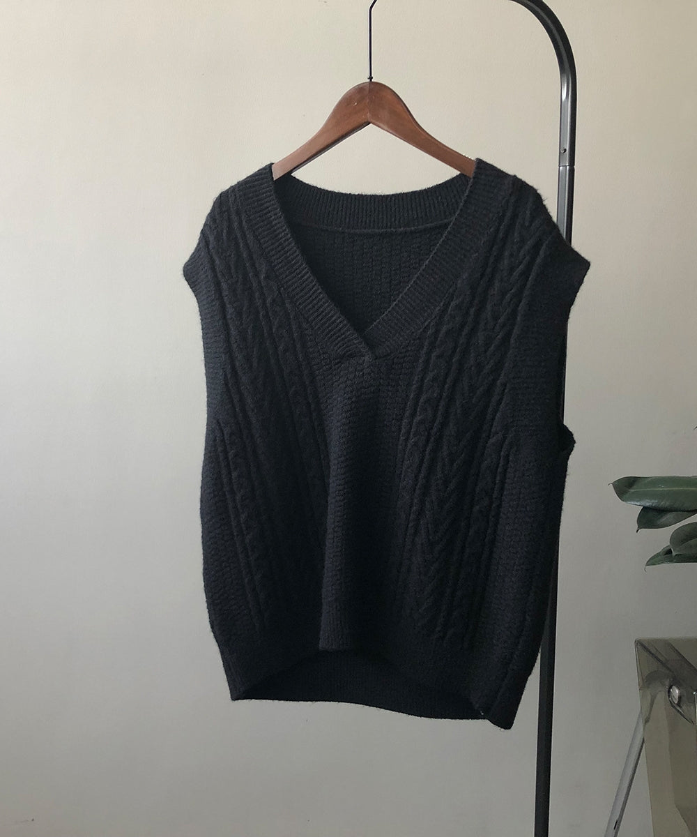 Cable braid V neck knit vest