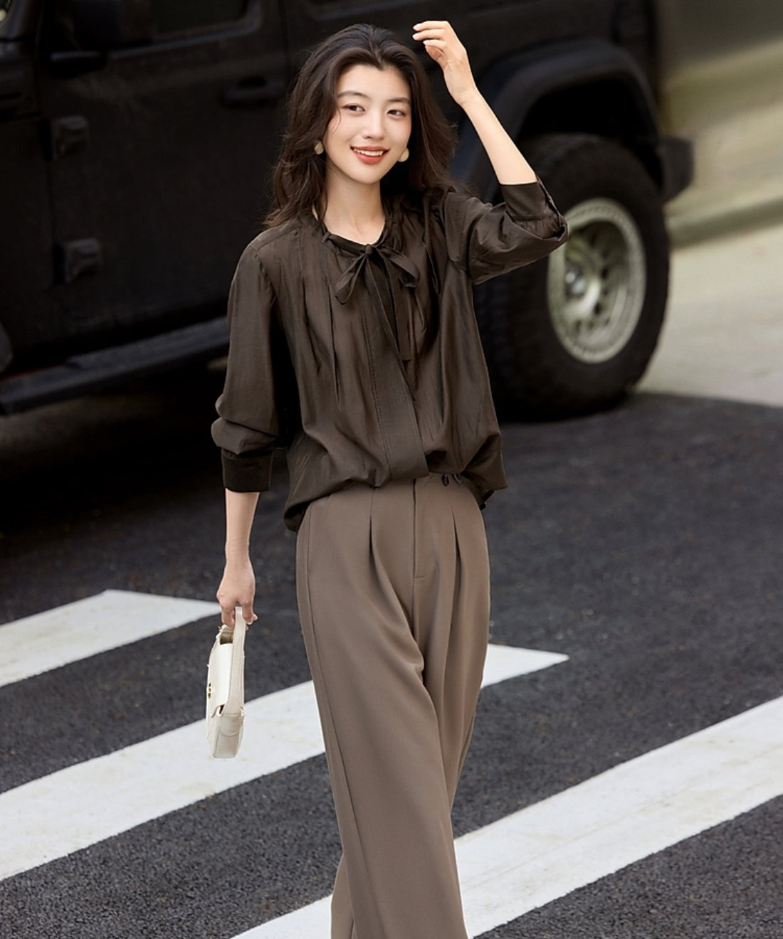 フレンチリヨセルボウタイブラウス