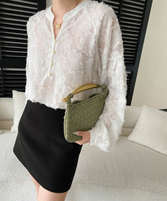 フローラルカットアウトシャツ