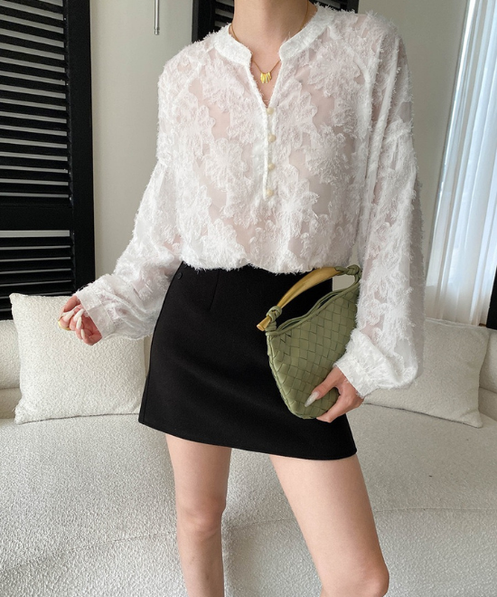 フローラルカットアウトシャツ