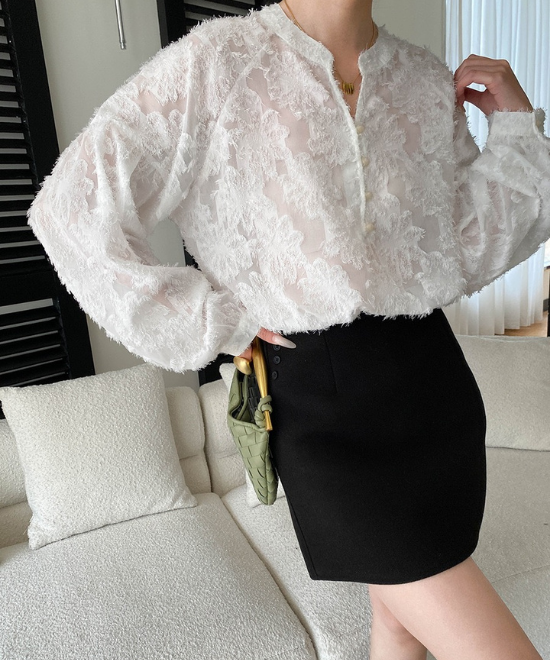 フローラルカットアウトシャツ