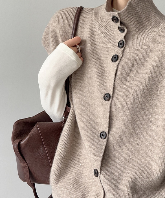ハイネックボタンベスト