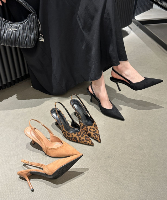 ポインテッドトゥバックベルトパンプス