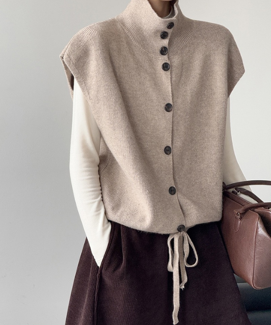 ハイネックボタンベスト