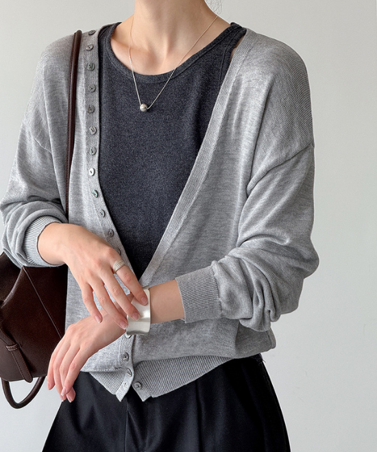 レイヤードVネックニットツーピースカーディガン
