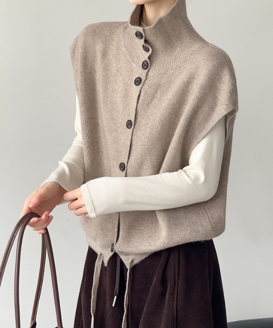 ハイネックボタンベスト