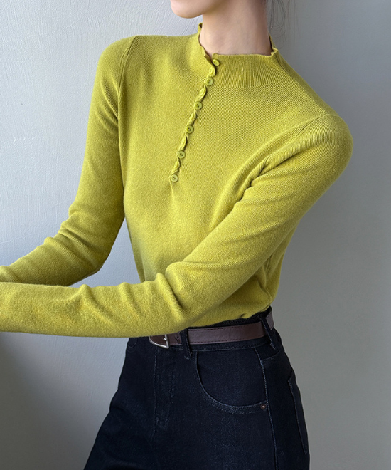 セミタートルボタンネックウールニット