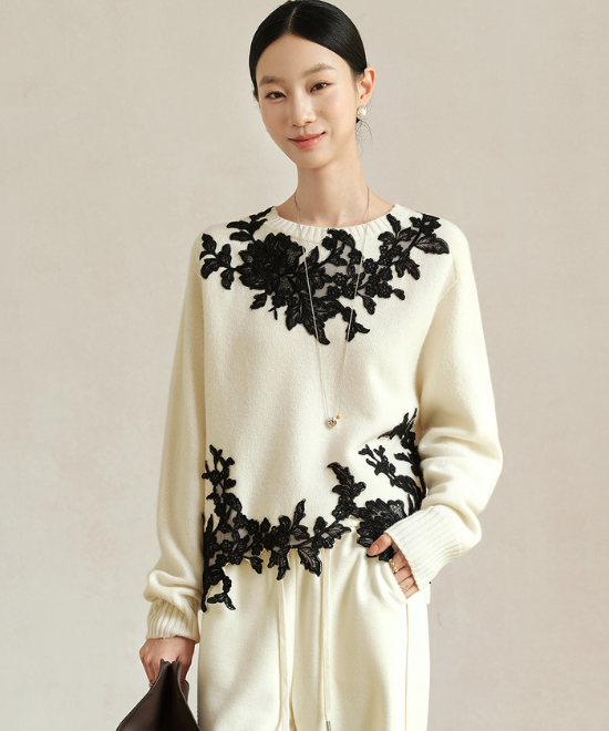 レース刺繍クルーネックニット