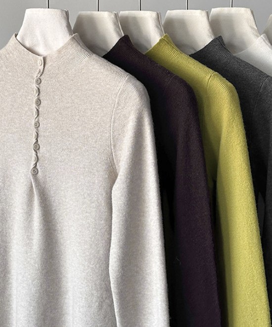 セミタートルボタンネックウールニット