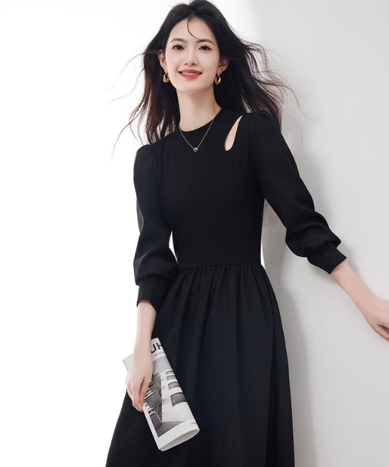 カットアウトニットワンピース