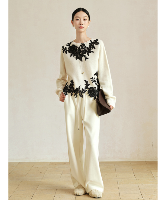 レース刺繍クルーネックニット