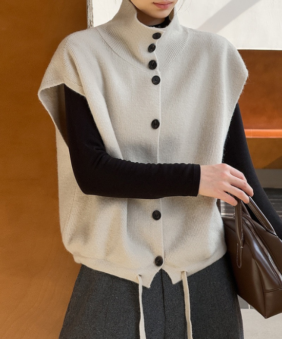 ハイネックボタンベスト