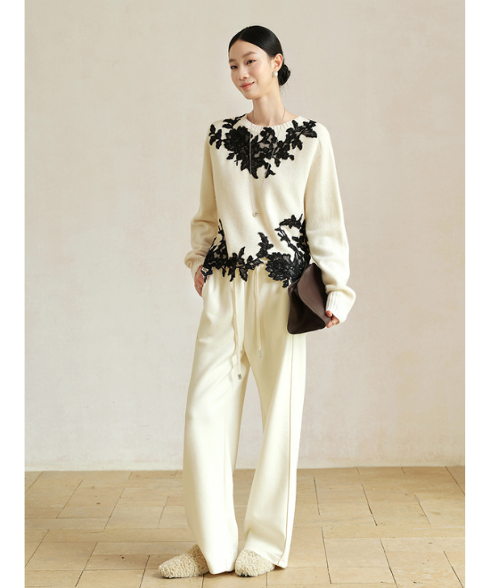 レース刺繍クルーネックニット