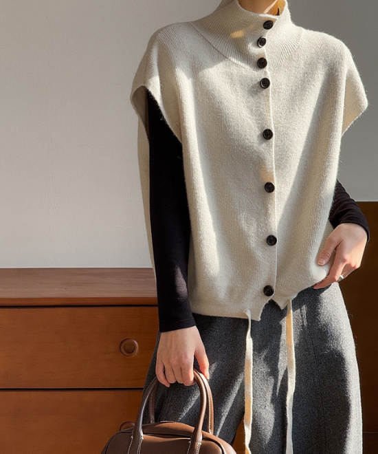 ハイネックボタンベスト