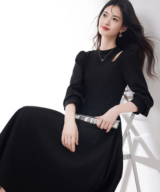 カットアウトニットワンピース