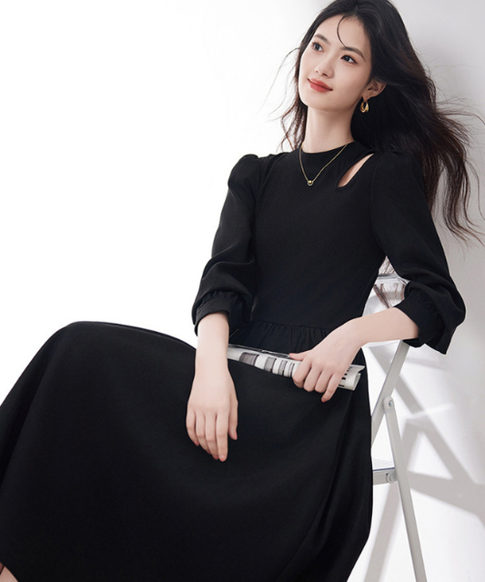 カットアウトニットワンピース