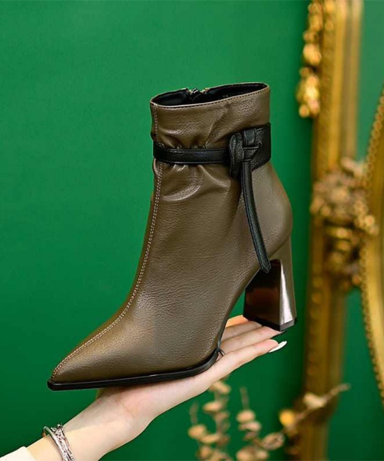 ベルトチャンキーヒールショートブーツ