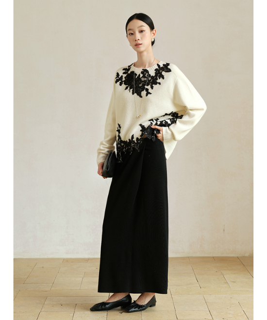 レース刺繍クルーネックニット