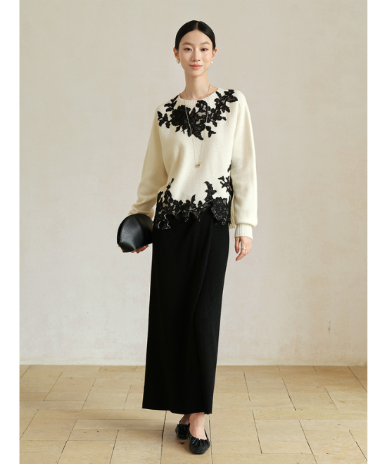 レース刺繍クルーネックニット