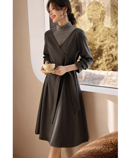 ハイネックフェイクツーピースVネックワンピース