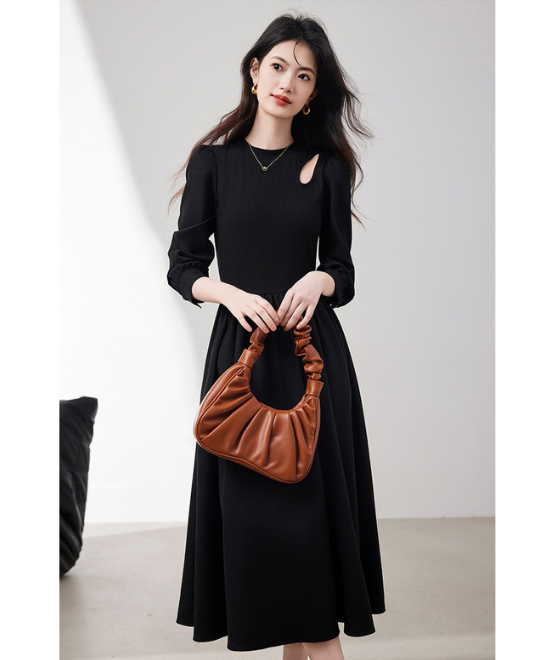 カットアウトニットワンピース