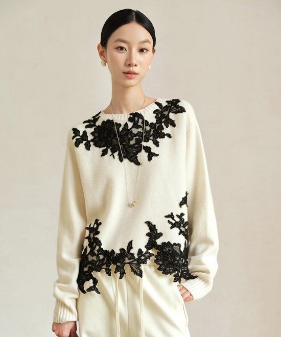 レース刺繍クルーネックニット