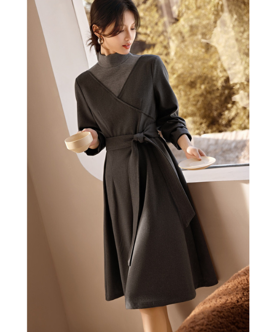 ハイネックフェイクツーピースVネックワンピース