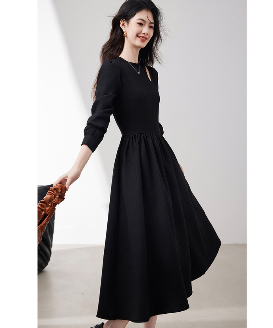 カットアウトニットワンピース