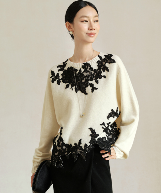 レース刺繍クルーネックニット