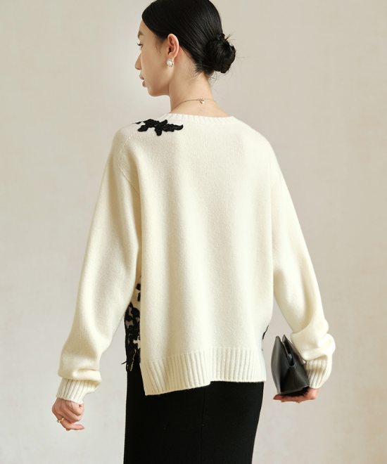 レース刺繍クルーネックニット