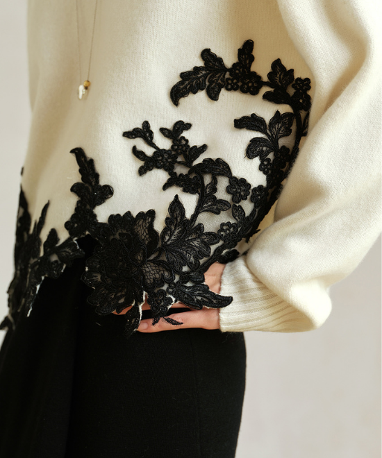 レース刺繍クルーネックニット