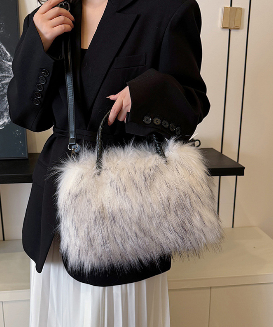 フェイクファーハンドバッグ