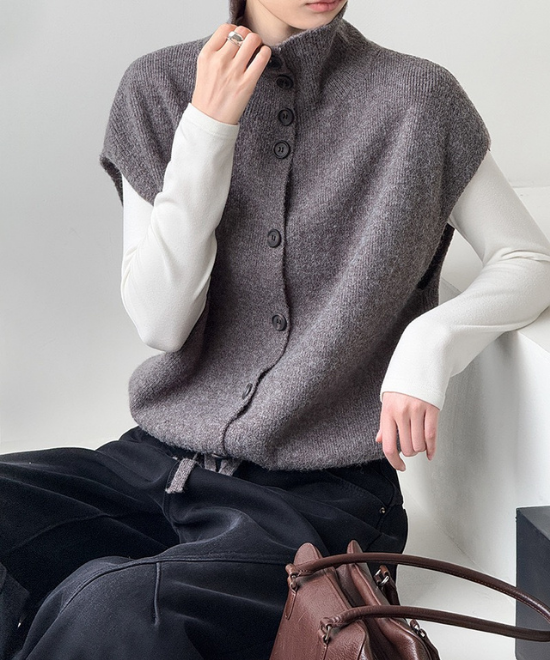 ハイネックボタンベスト