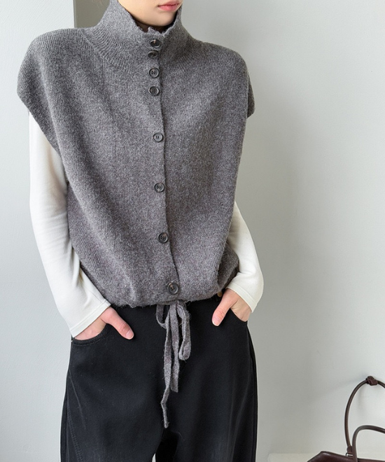 ハイネックボタンベスト