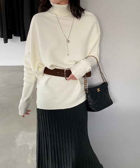 ハイネックドルマンスリーブトップス