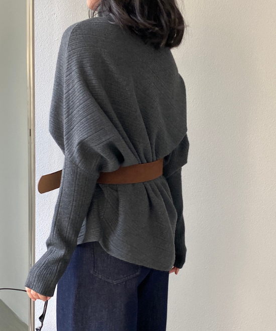 ハイネックドルマンスリーブトップス