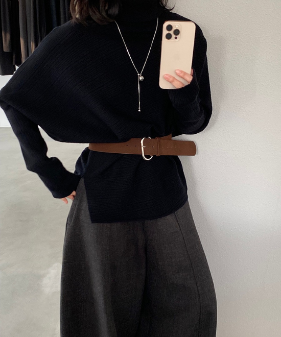 ハイネックドルマンスリーブトップス