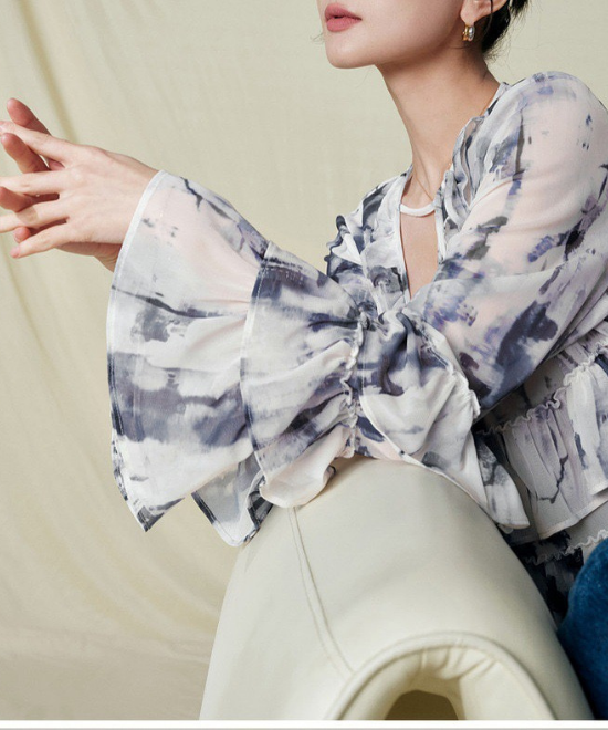 ティアードフリルタイダイブラウス