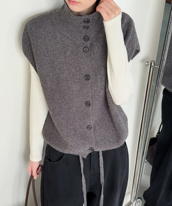 ハイネックボタンベスト