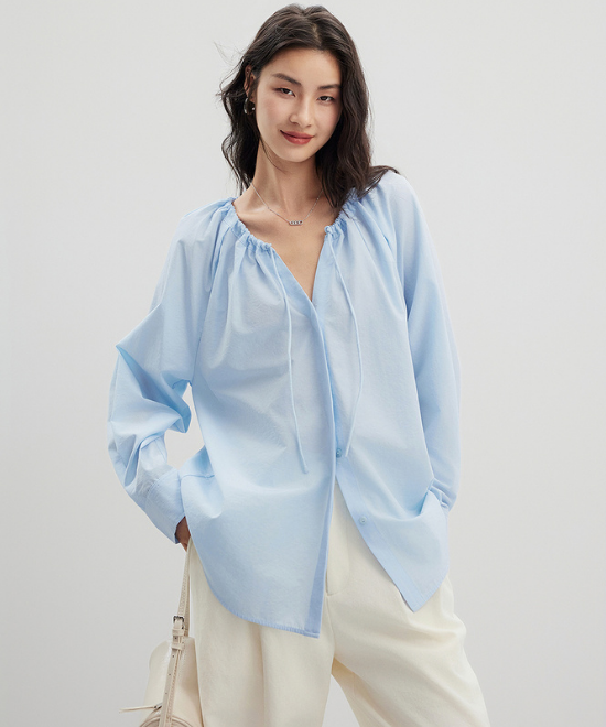 ドローストリングネックプリーツシャツ