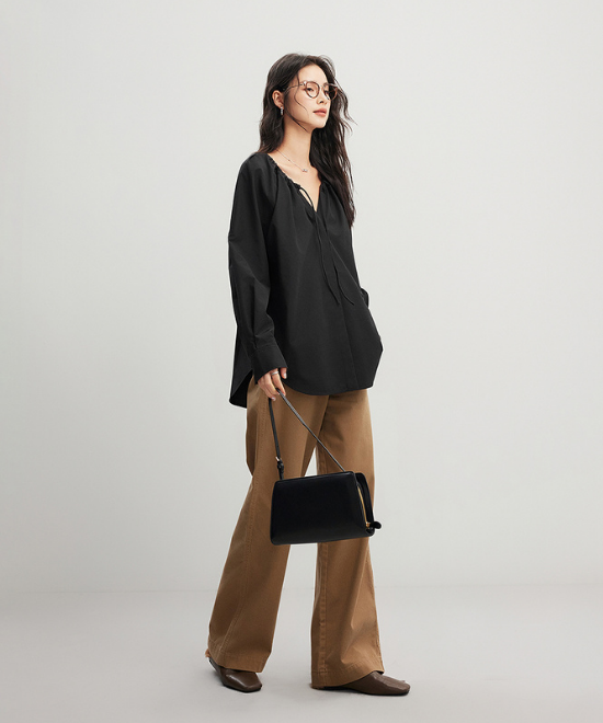 ドローストリングネックプリーツシャツ