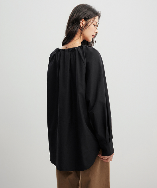 ドローストリングネックプリーツシャツ