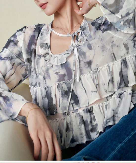 ティアードフリルタイダイブラウス