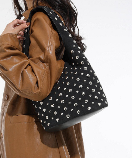 スタッズハンドバッグ