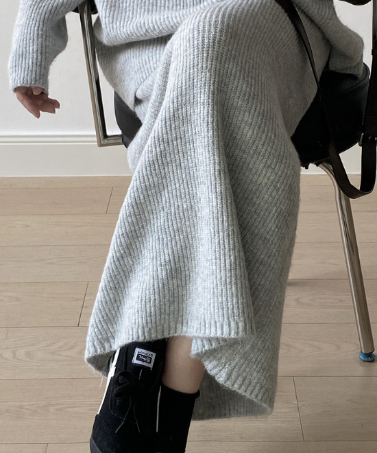 ディープVラペルニットセットアップ